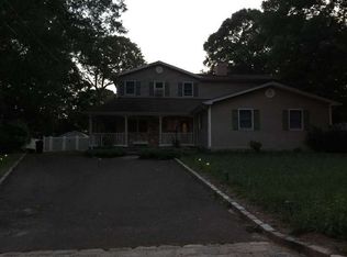 10 Bolin Rd, Coram, NY 11727