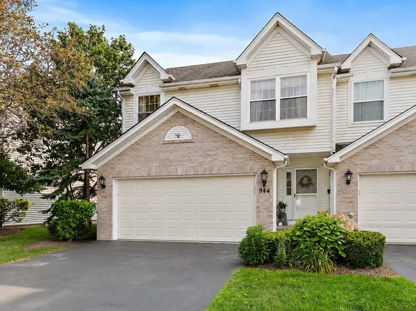 944 Viewpoint Dr, Lake In The Hills, IL 60156