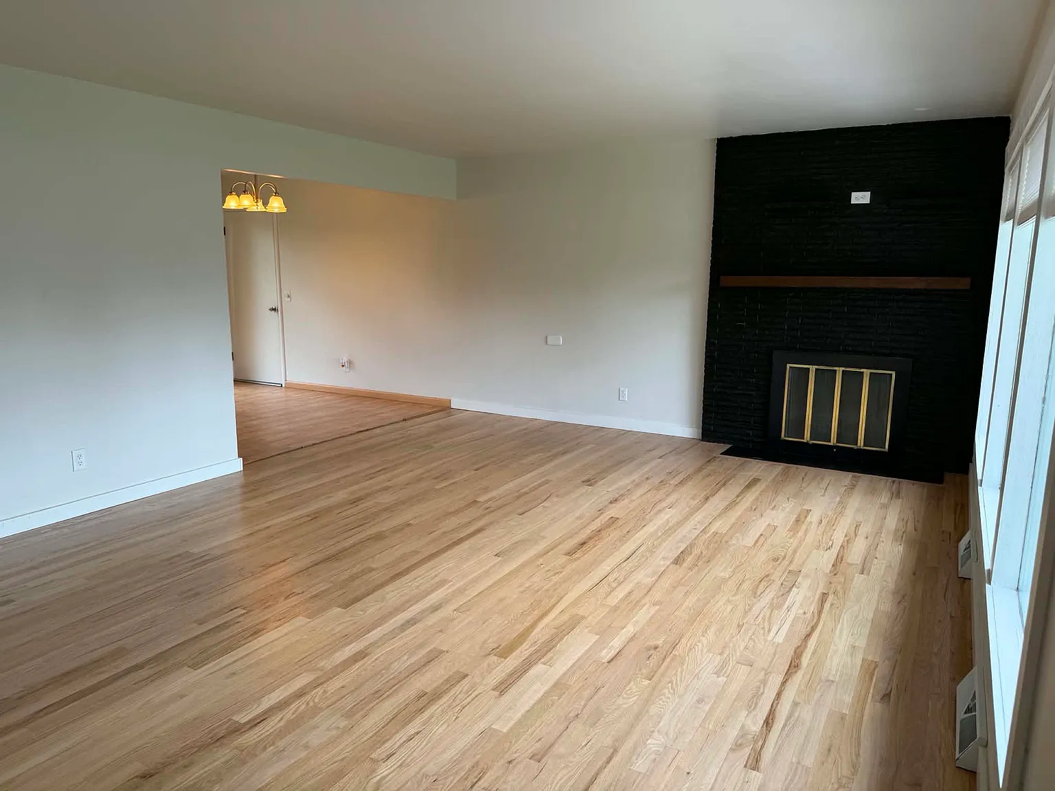 5 bed, 2296 sqft, $2,495 — Photo 3