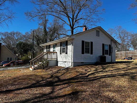 3rd image of 110 1/2 Shamrock Ct