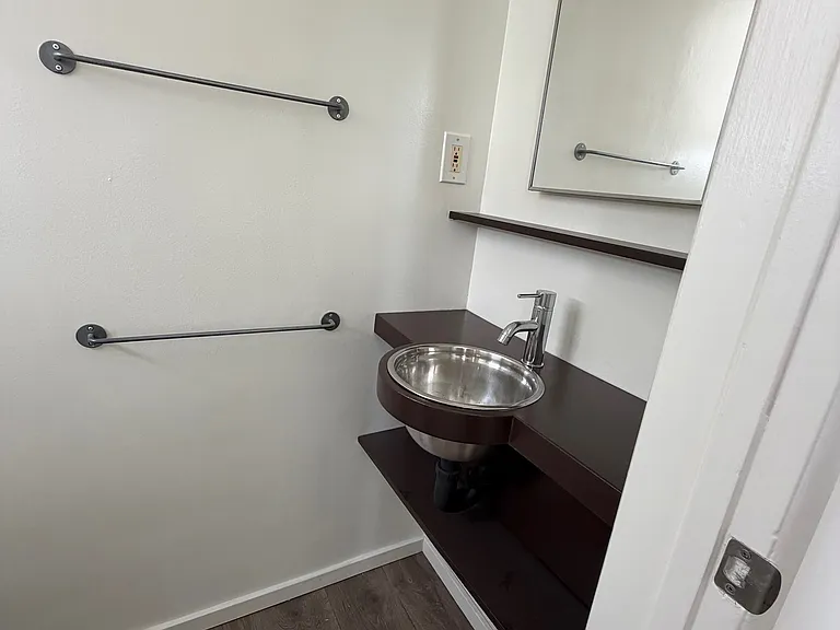 830 S Barrington Ave #6 — Photo 5