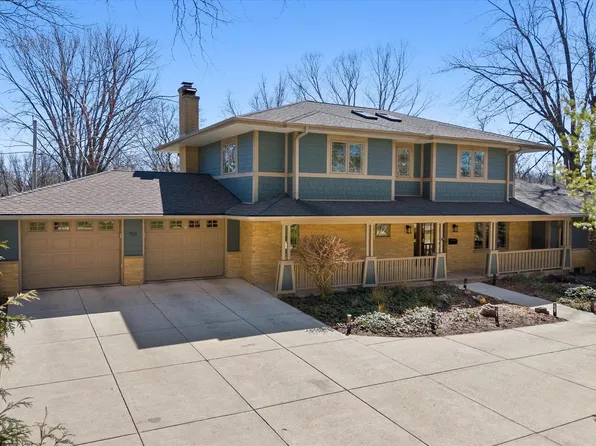 713 Riverview DRIVE, Thiensville, WI 53092