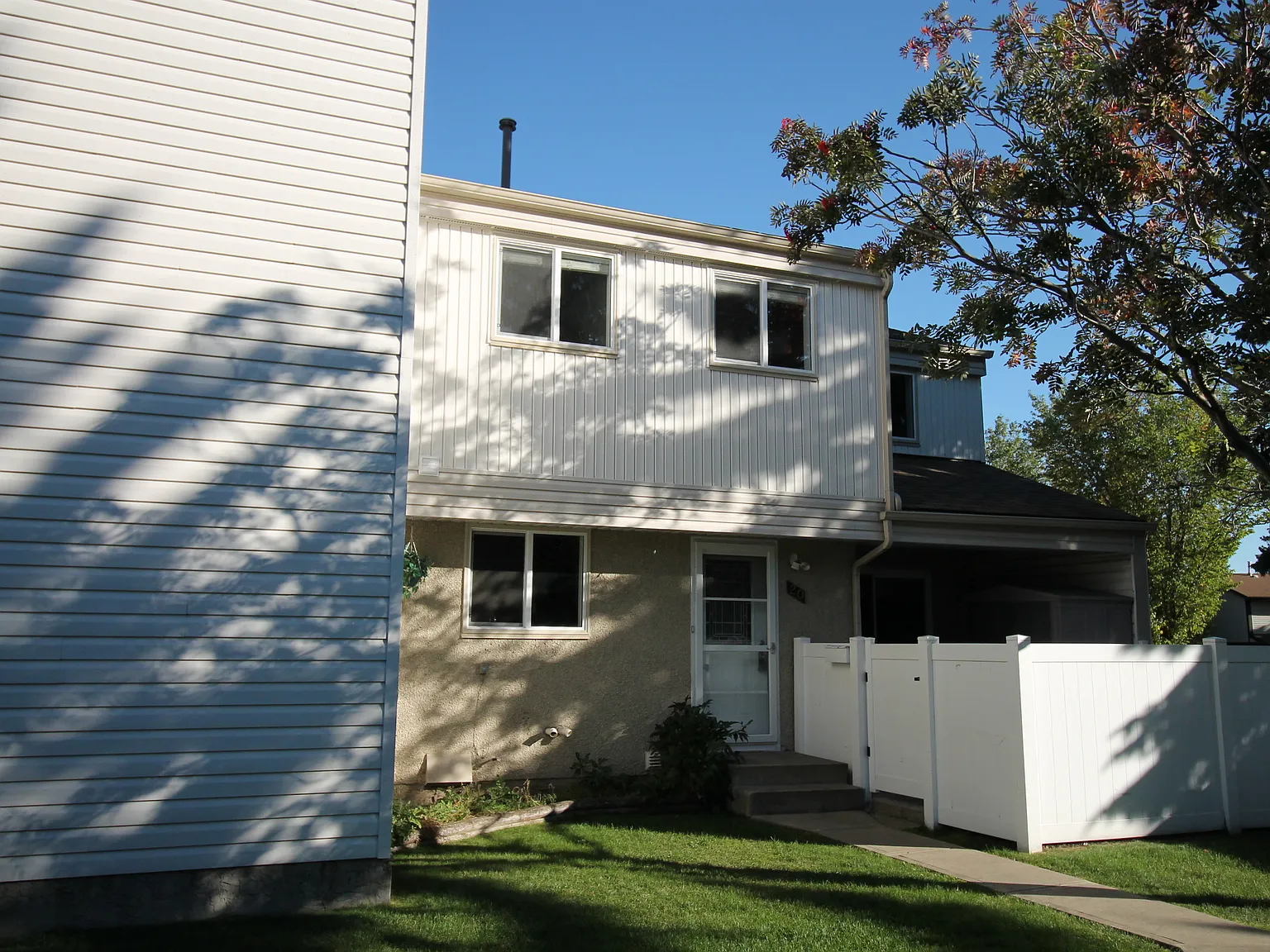 20 Woodvale Village NW — Photo 2