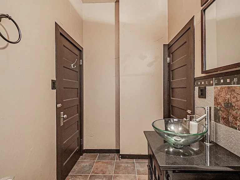 908 S Washington St — Photo 14