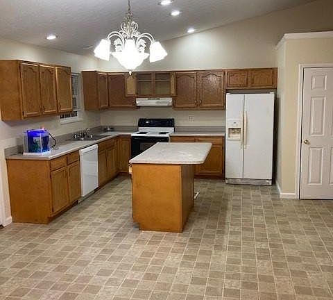 2nd image of 121 Joan Ave