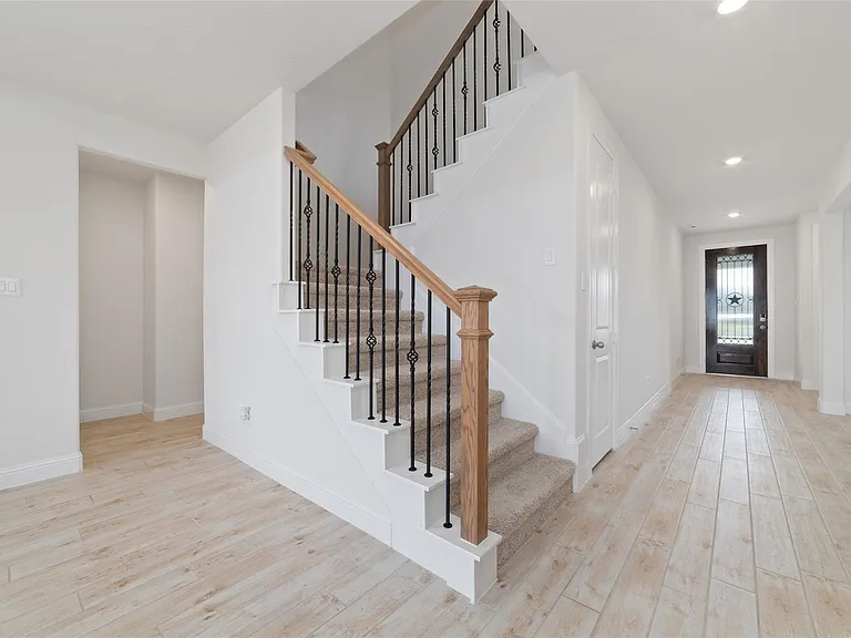1911 Hickory Grove Ln — Photo 12
