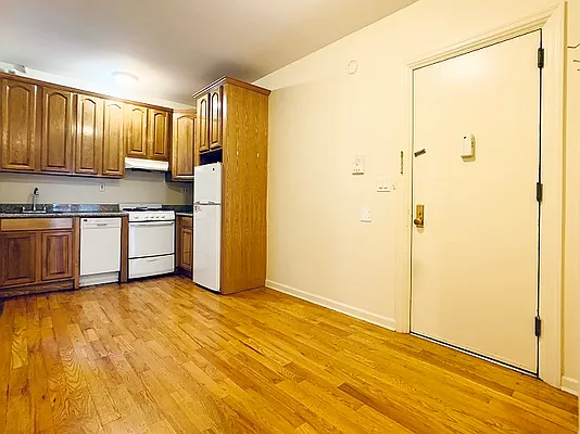Rented by City Connections Realty | media 1