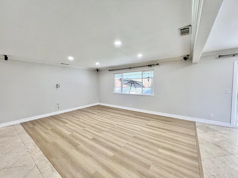2494 Lone Oak Dr — Photo 14