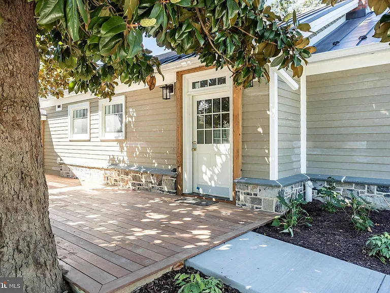 18 Huntingdon Ln — Photo 4