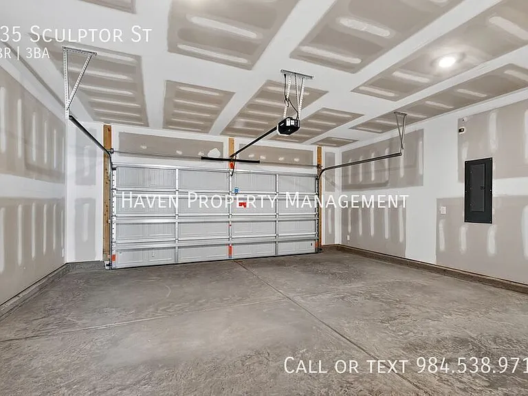 935 Sculptor St — Photo 32