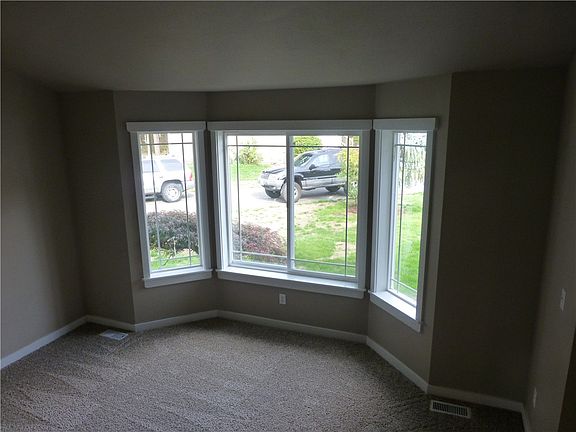 4th image of 17414 17th Ave E