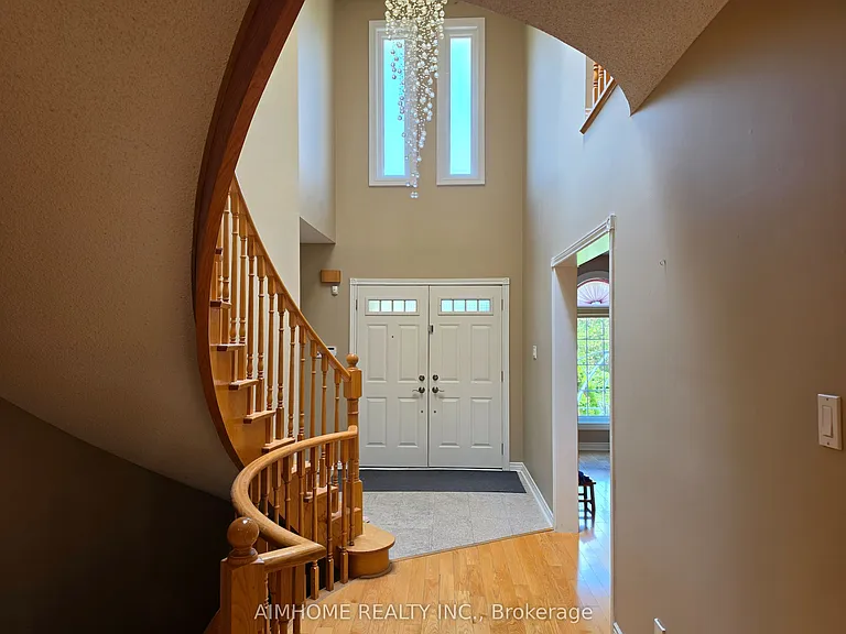 49 Holbrook Ct — Photo 3