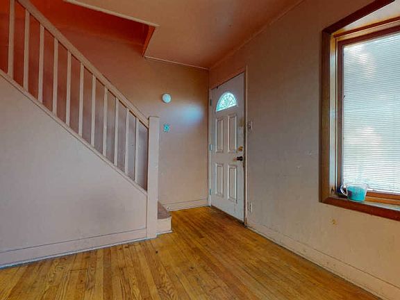 4th image of 10216 Armitage Ave