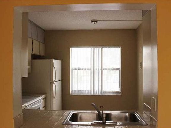 5th image of 9170 NW 40th St