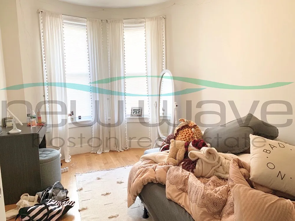 3 bed, 1100 sqft, $4,800 — Photo 3