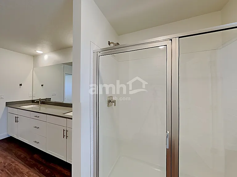 332 N Gibbons Ln — Photo 17