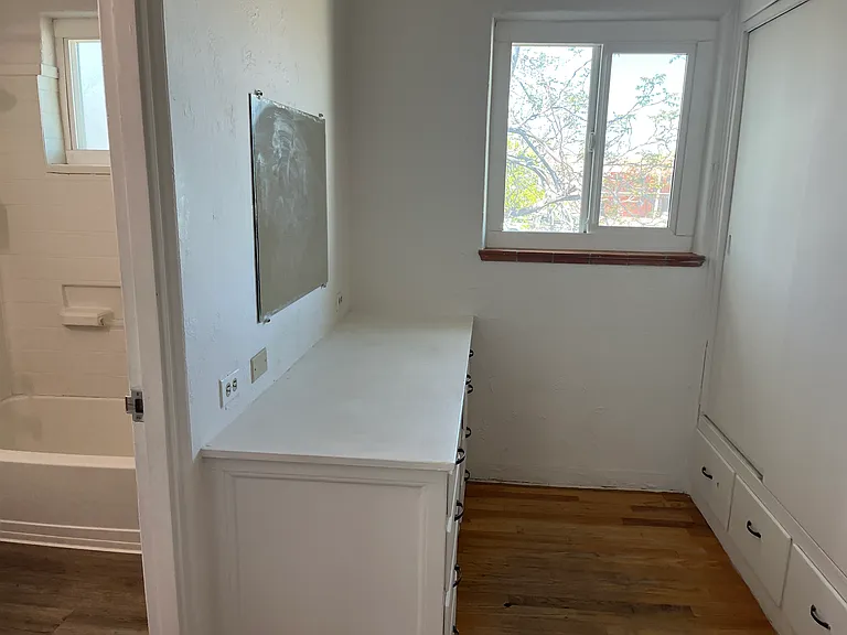 Super Cool Mid-Century Modern East Nob Hill Penthouse Suite with Views — Photo 25