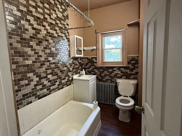 1101 Parker St — Photo 13