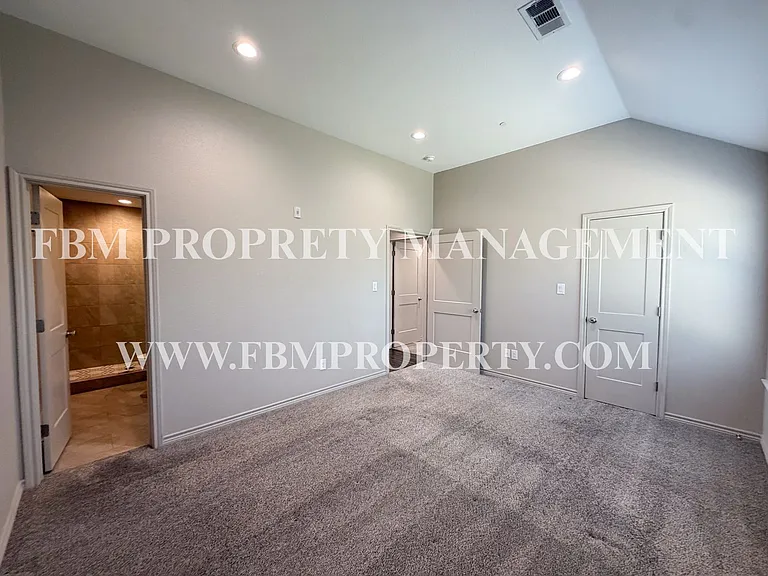 1203 N Clay St #521 — Photo 13