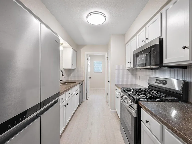 10300 E Rutland Vlg — Photo 13