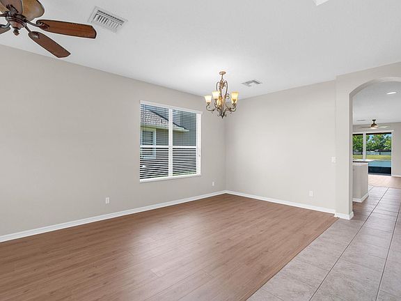 5th image of 456 Silverdale Ave