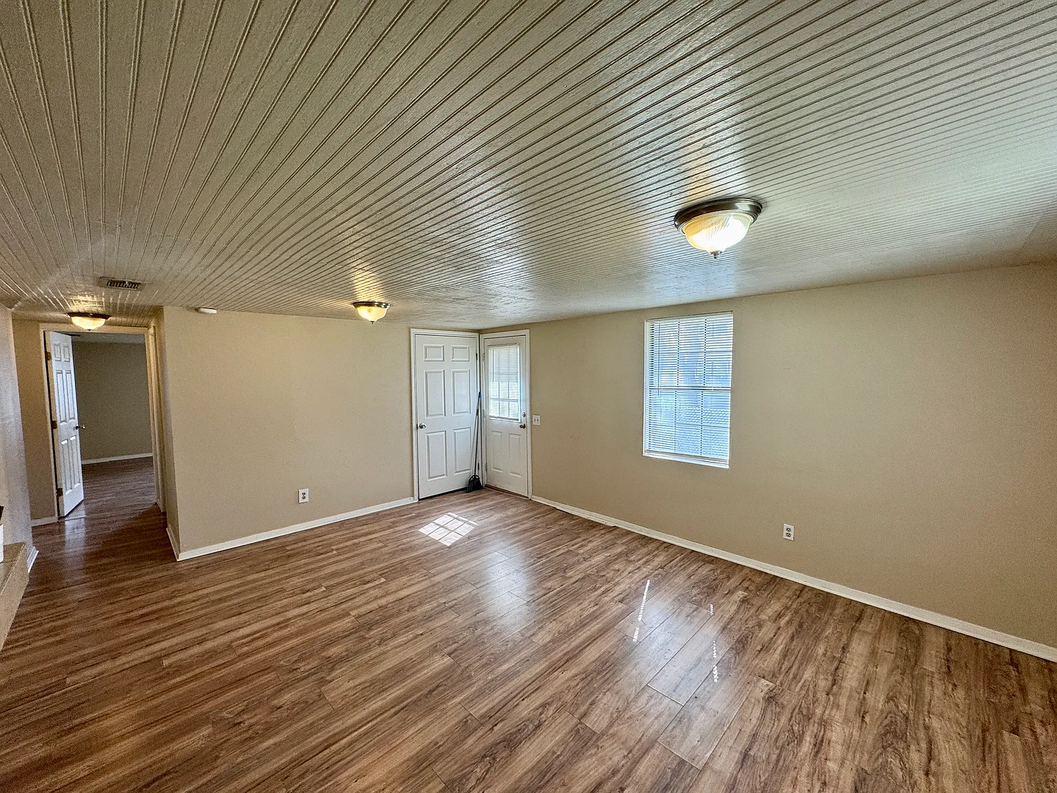 3 bed, 1064 sqft, $1,700 — Photo 4