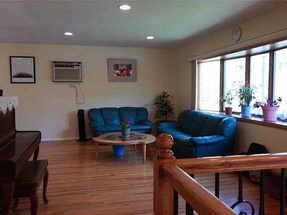 3rd image of 262 Gramercy Dr