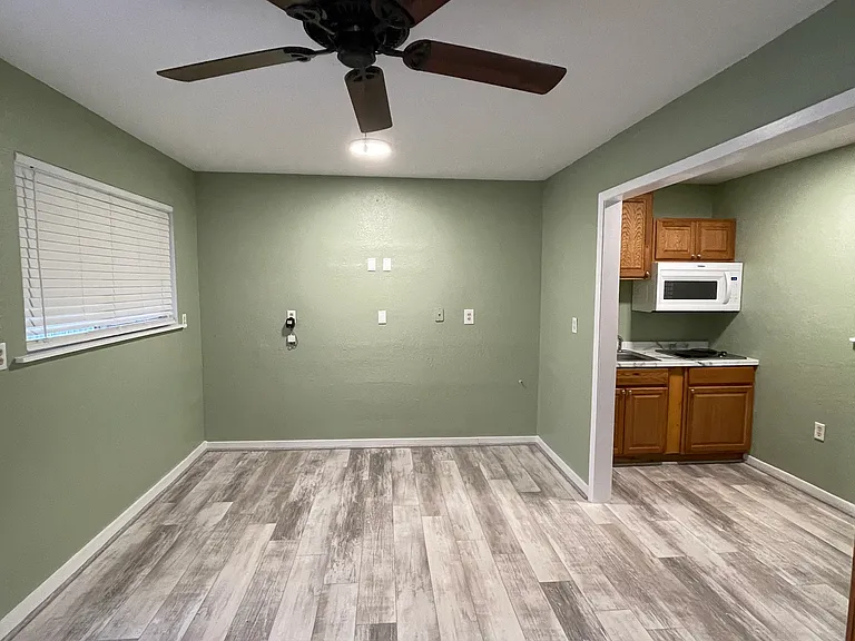 502 W Pierce St — Photo 2