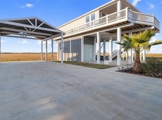 1286 Lagoon Dr, Crystal Beach, TX 77650