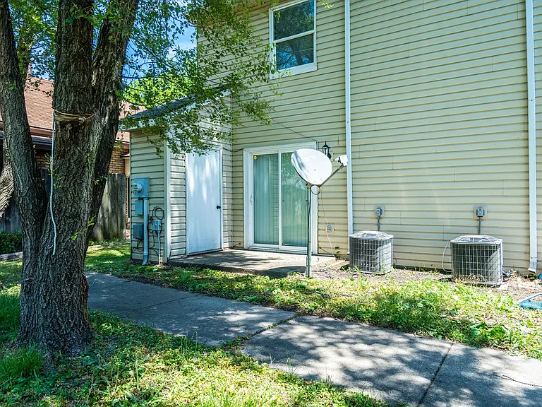 1315 S Senate Ave — Photo 17