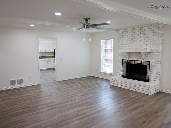 3rd image of 2122 Teakwood Ln