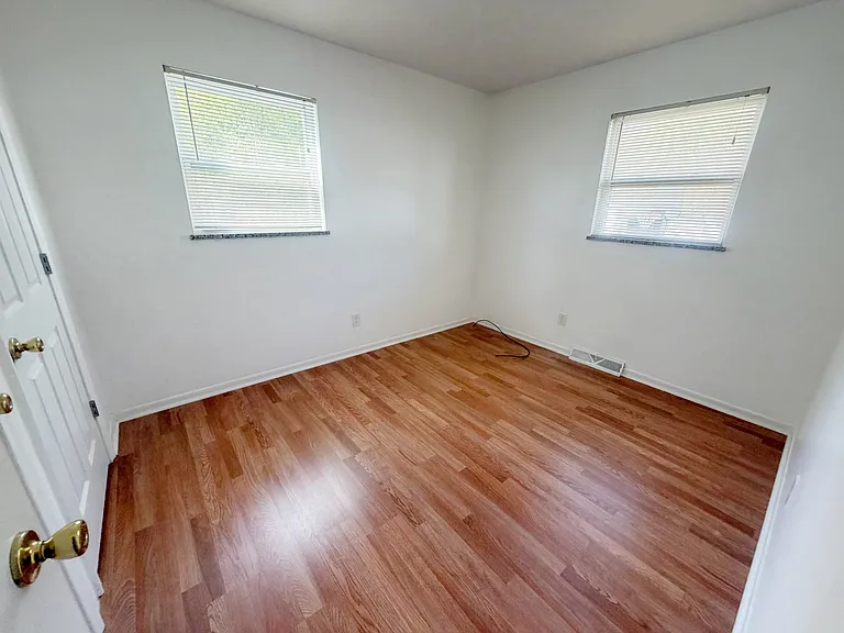 501 Wood St S — Photo 6