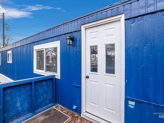 2nd image of 584 4th Ave E