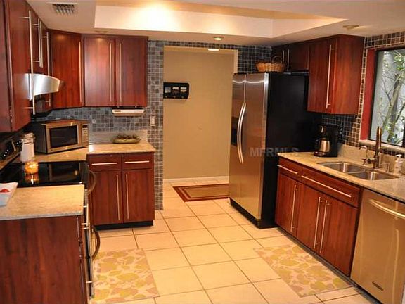 5th image of 17735 Deerfield Dr