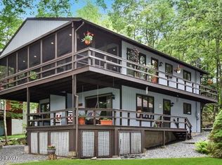 129 Big Bear Dr, Greentown, PA 18426