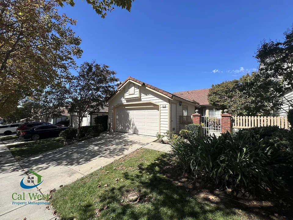 2331 Cresthaven St
