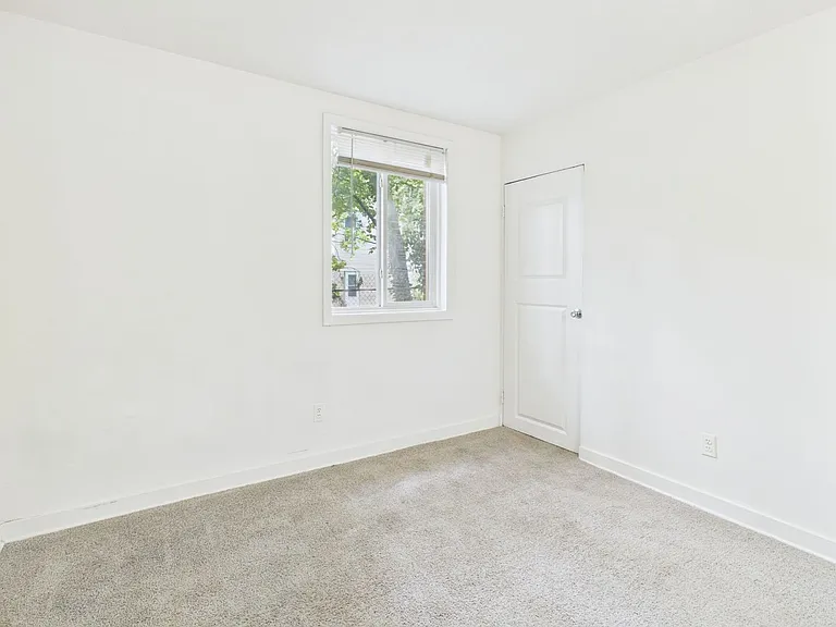 Forest Square Apartments — Photo 35