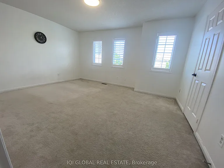 8 Bonello Cres — Photo 13