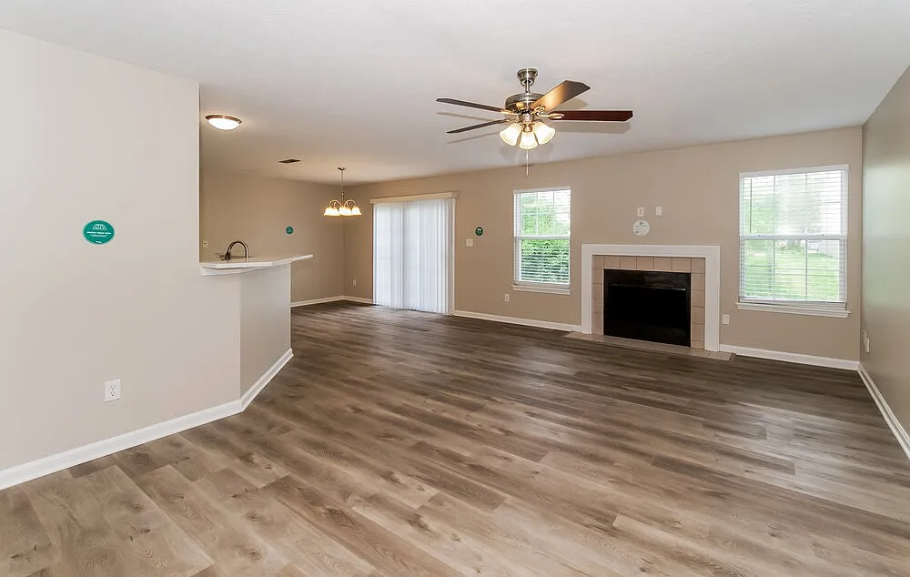 3 bed, 2.0 bath, 1749 sqft, $1,950 — Photo 4