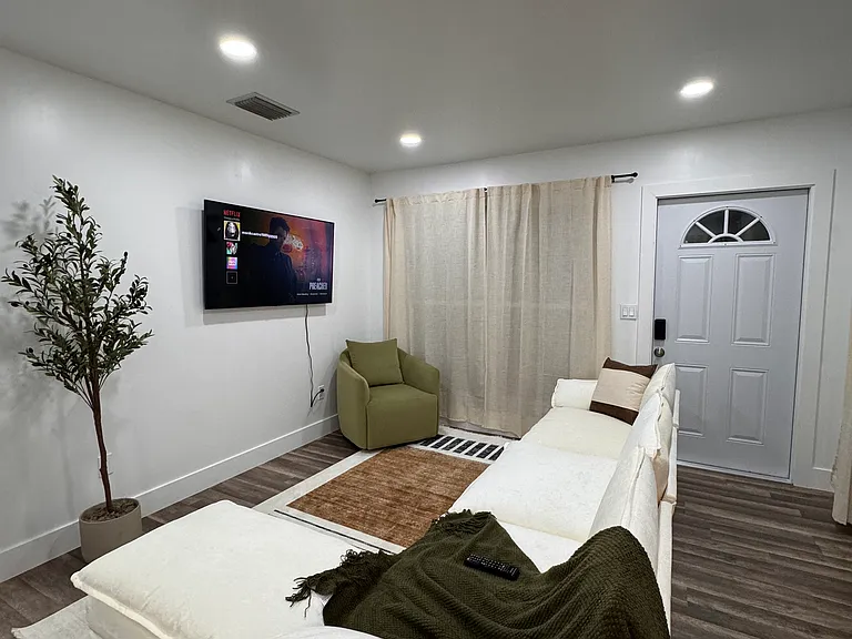 22258 Beverly Ave — Photo 5
