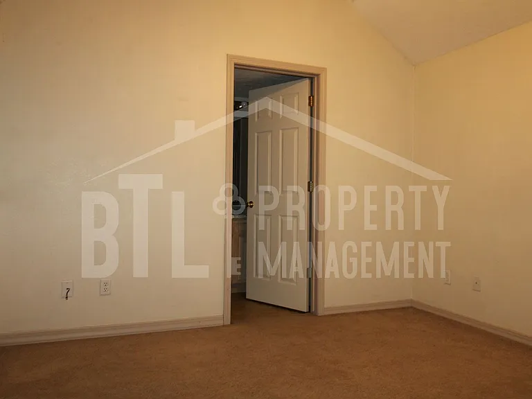 540 Abby Ln #8 — Photo 10