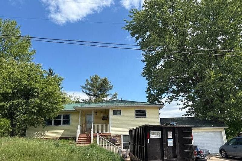 1st image of 925 McGill Rd