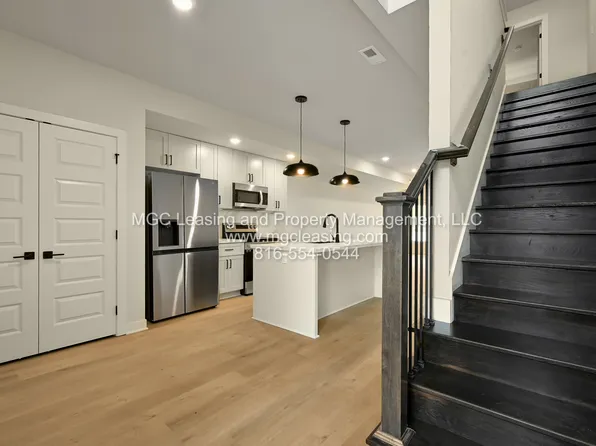 245 Pawpaw Rd, Raymore, MO 64083