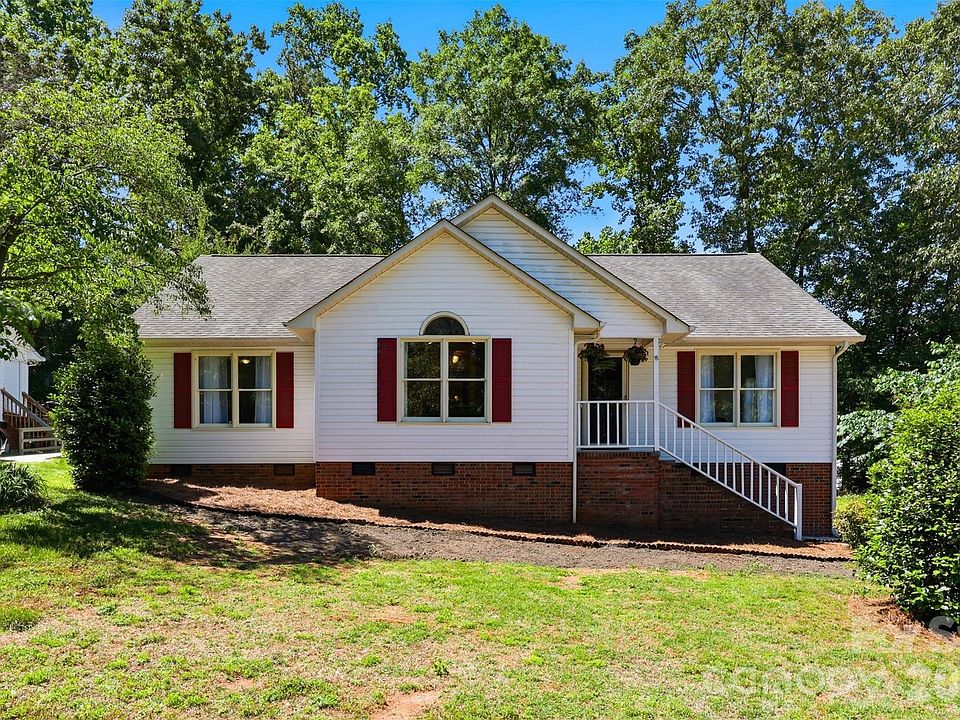 1st image of 913 Pleasant Ridge Rd