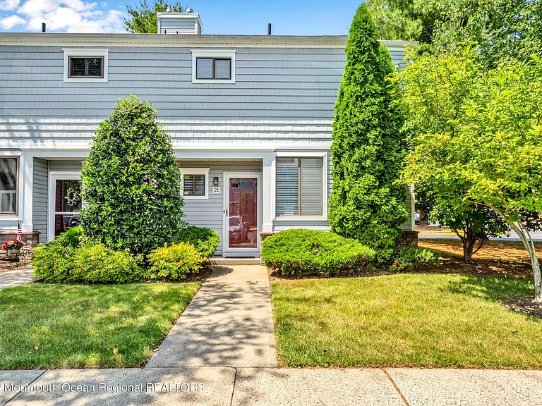 21 Dawn Ct — Photo 1