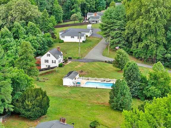 5th image of 65 Windsor Dr