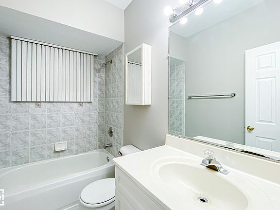 2nd image of 1541 W Walton St APT 3