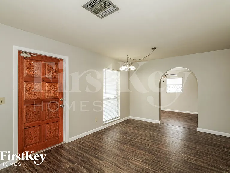 6807 S Cortez Ave — Photo 5