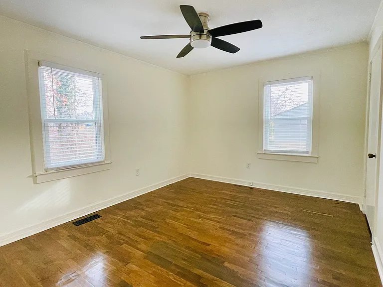 218 Old Piedmont Hwy #B — Photo 10