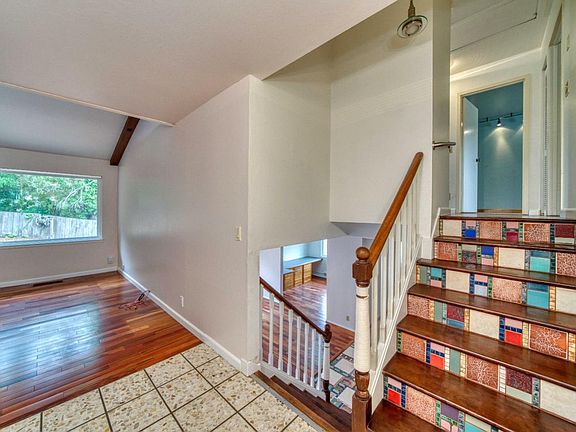 5th image of 915 Park Pacifica Ave
